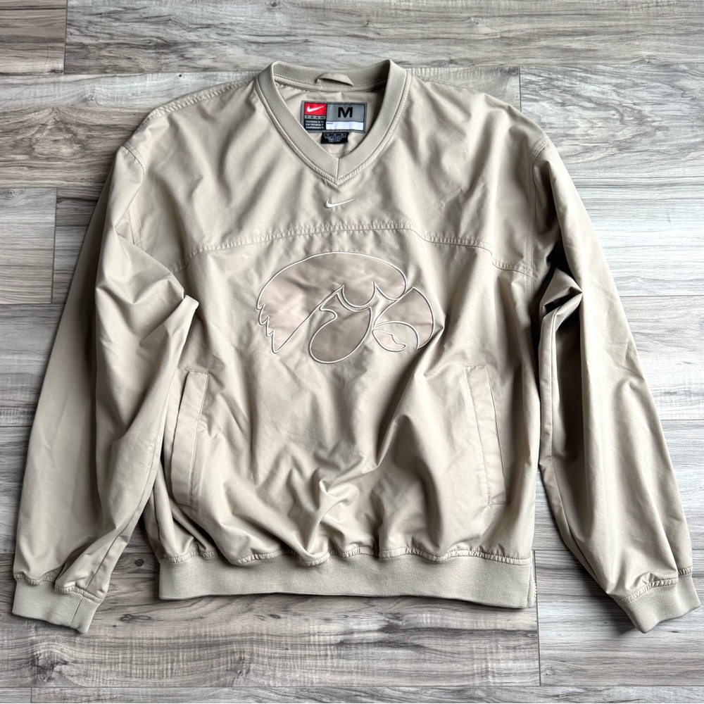 Vintage Nike Men's Light Beige Iowa Hawkeyes V-Neck Pullover Windbreaker